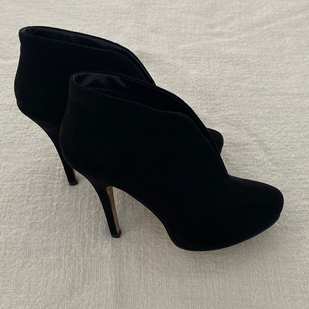 Apt 9 Black Suede Booties 8.5